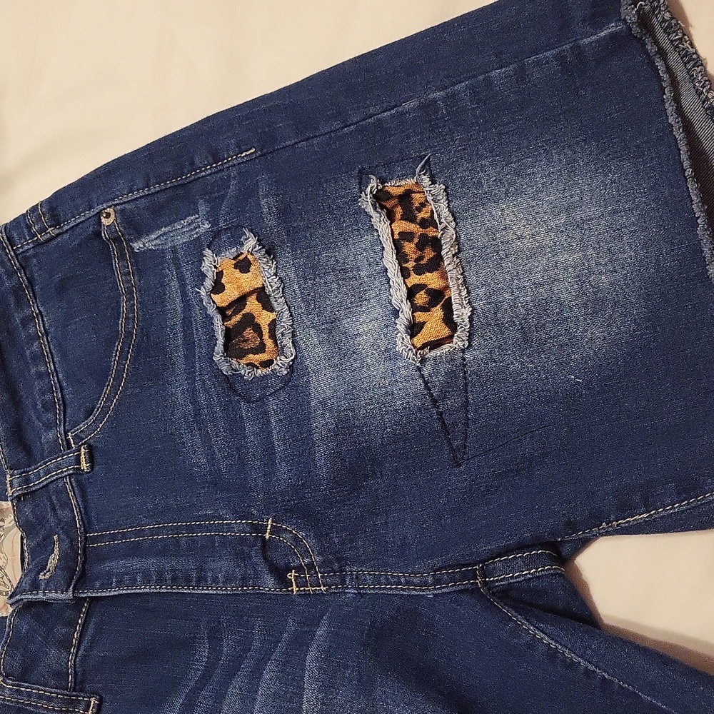 Leopard Detail Long Jean Shorts Size 10 - Picture 6 of 6